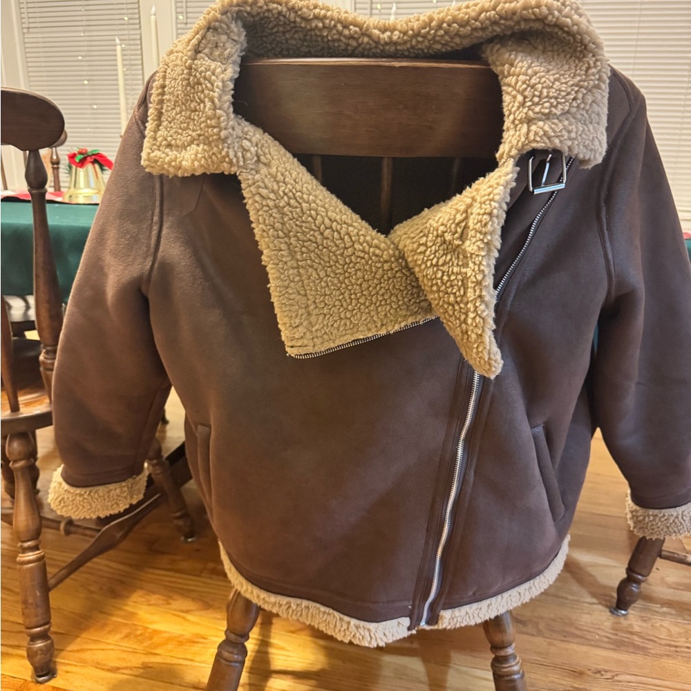 Brown Borg lined buckle collar, oversize aviator